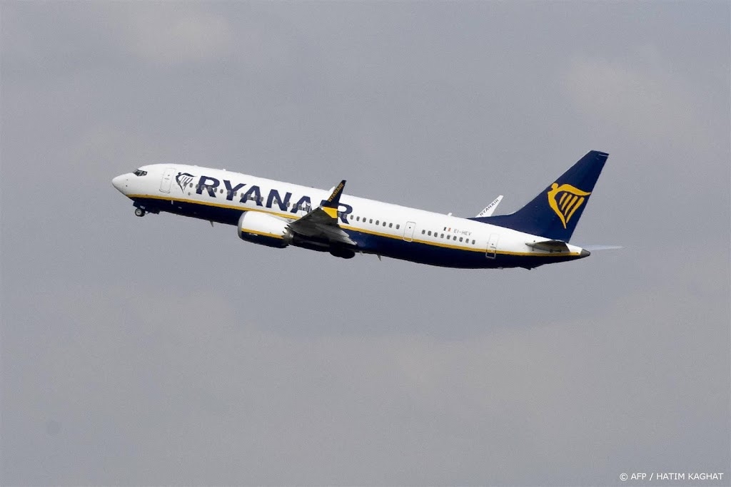 Ryanair moet passagiers 400 euro betalen vanwege dronken steward