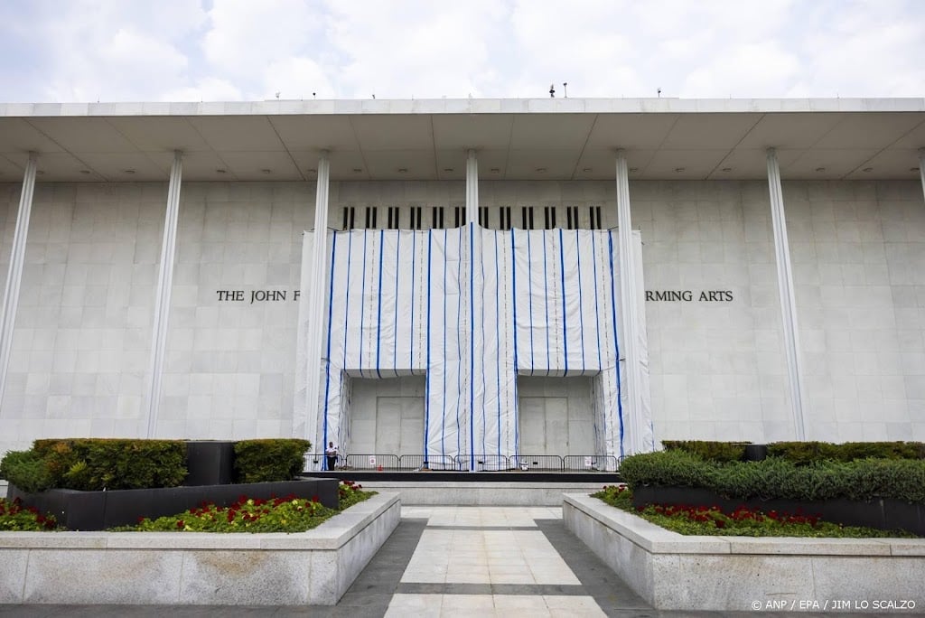 Bestuur Kennedy Center wil Trumps naam weer op gevel