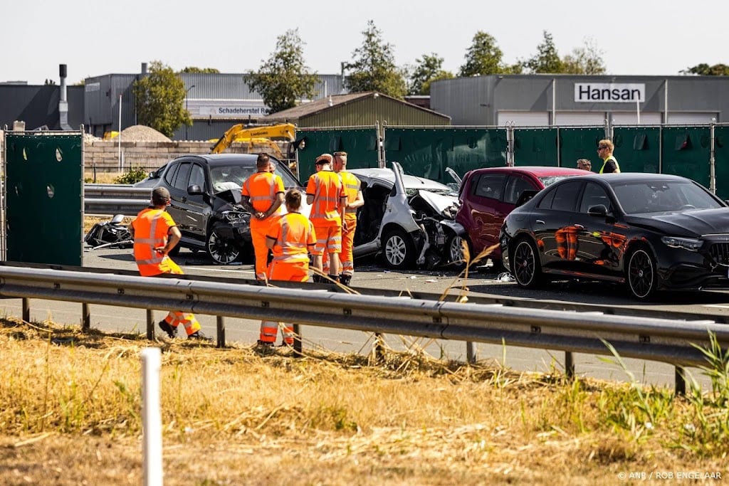 A59 naar Den Bosch weer open na urenlange afsluiting door ongeval
