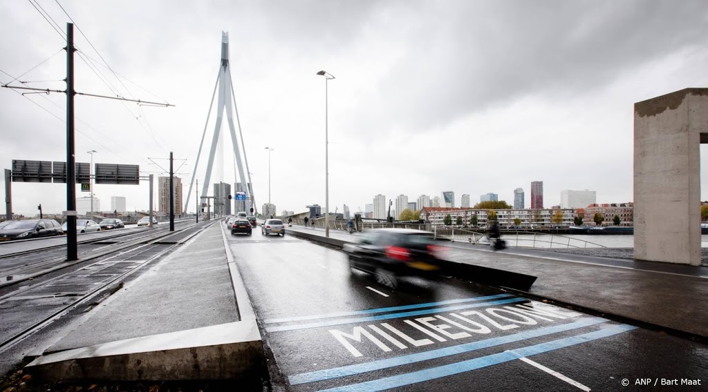 Erasmusbrug weer open voor fietsers en voetgangers 