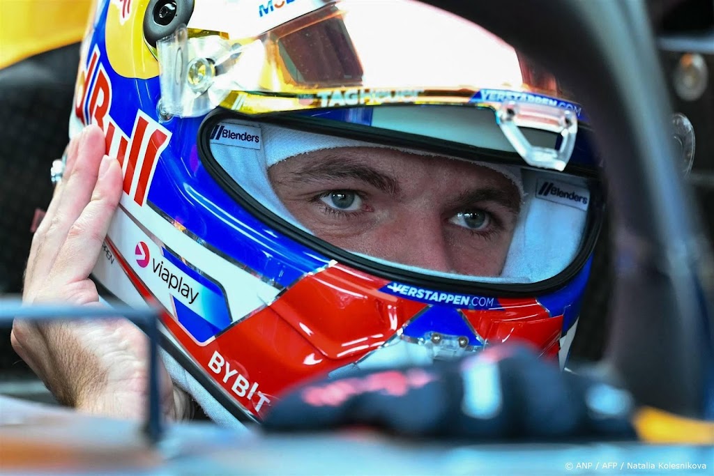 Verstappen vijfde in derde training Bakoe, Russell het snelst