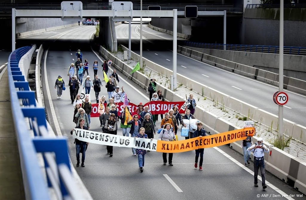 Klimaatdemonstranten op A12 bij Den Haag