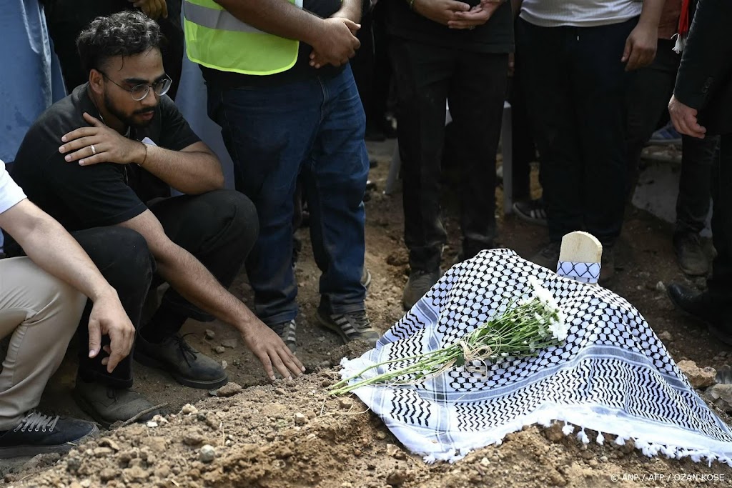 Op bezette Jordaanoever omgekomen activiste begraven in Turkije