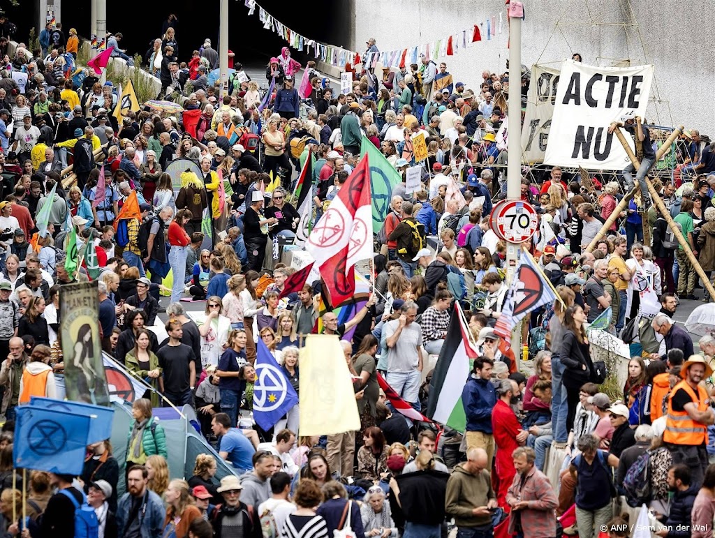 Nog altijd honderden mensen in tunnelbak A12 om klimaatprotest