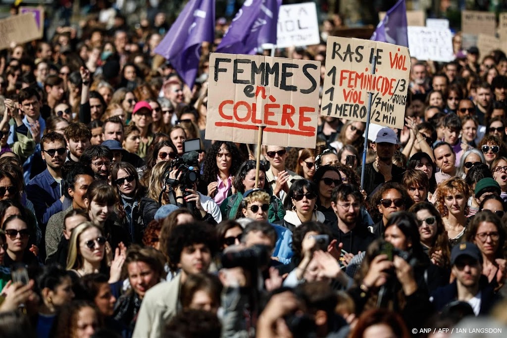Franse vrouwen straat op om verkrachtingsslachtoffer te steunen