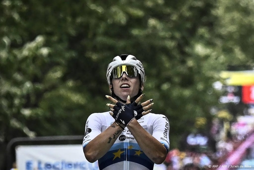 Wiebes sprint in Franse eendagskoers naar 24e zege van 2025