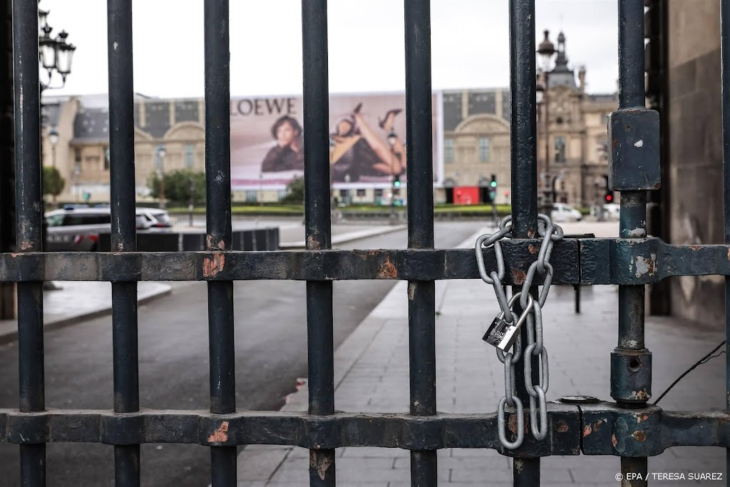 Bommeldingen in Louvre en Versailles blijken vals alarm