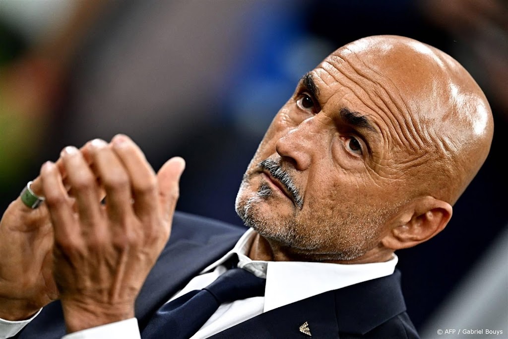 Italië na eenvoudige zege op Malta weer tweede achter Engeland