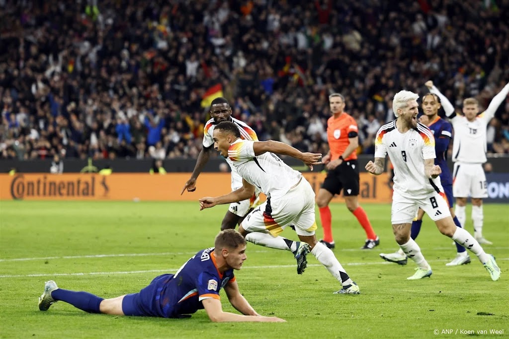 Oranje komt zonder enkele topspelers zwaar tekort tegen Duitsers 