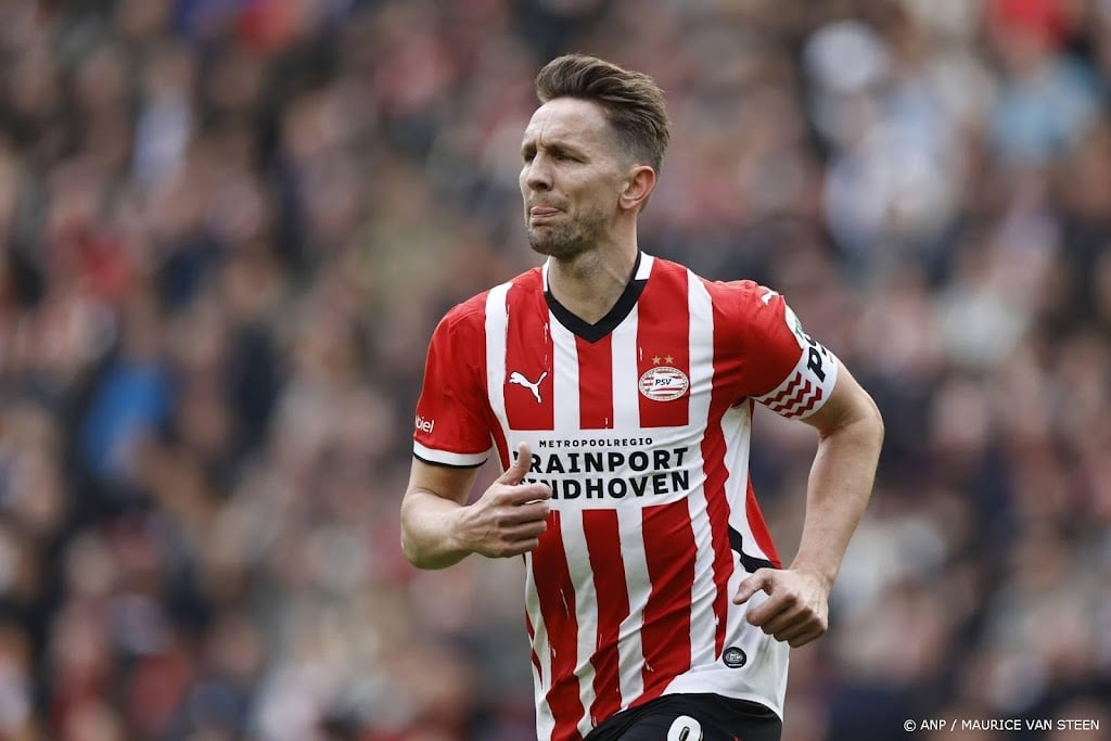 PSV biedt vertrokken 'clubicoon' De Jong afscheid aan 