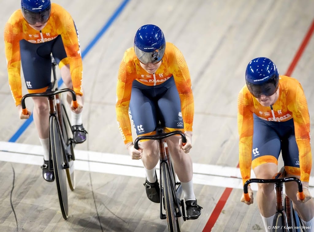Nederlandse teamsprintsters missen WK-finale, mannen wel door