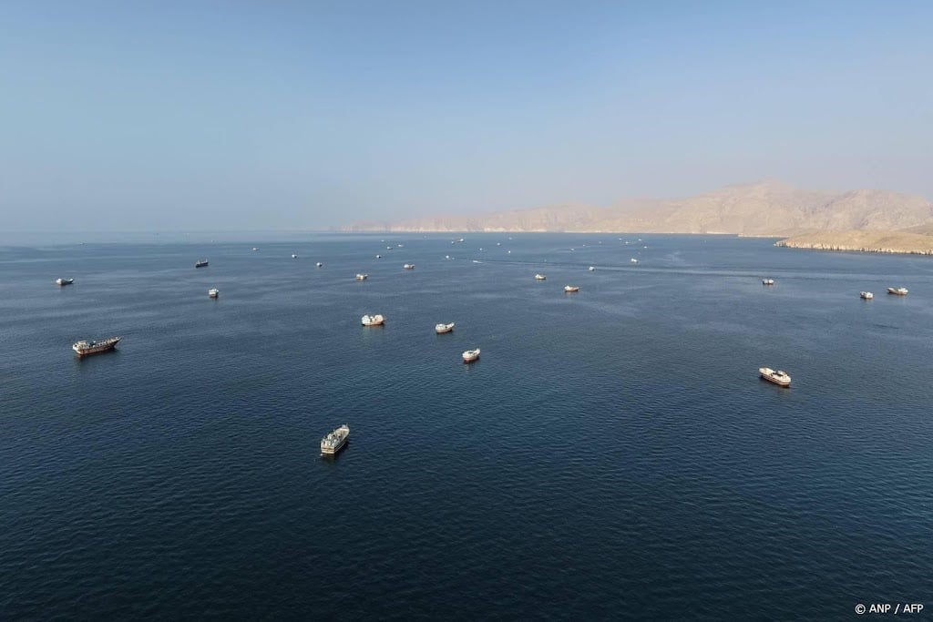 Door projectiel geraakt containerschip gezonken bij Hormuz