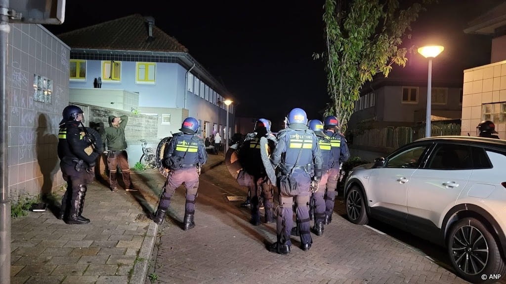 ME ingezet bij onrust in Amsterdam-Noord