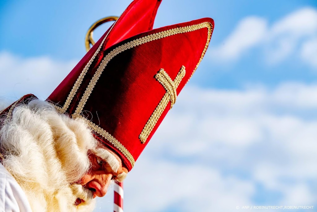 Sinterklaas is weer in het land, legt aan bij Dieuwertje Blokkade