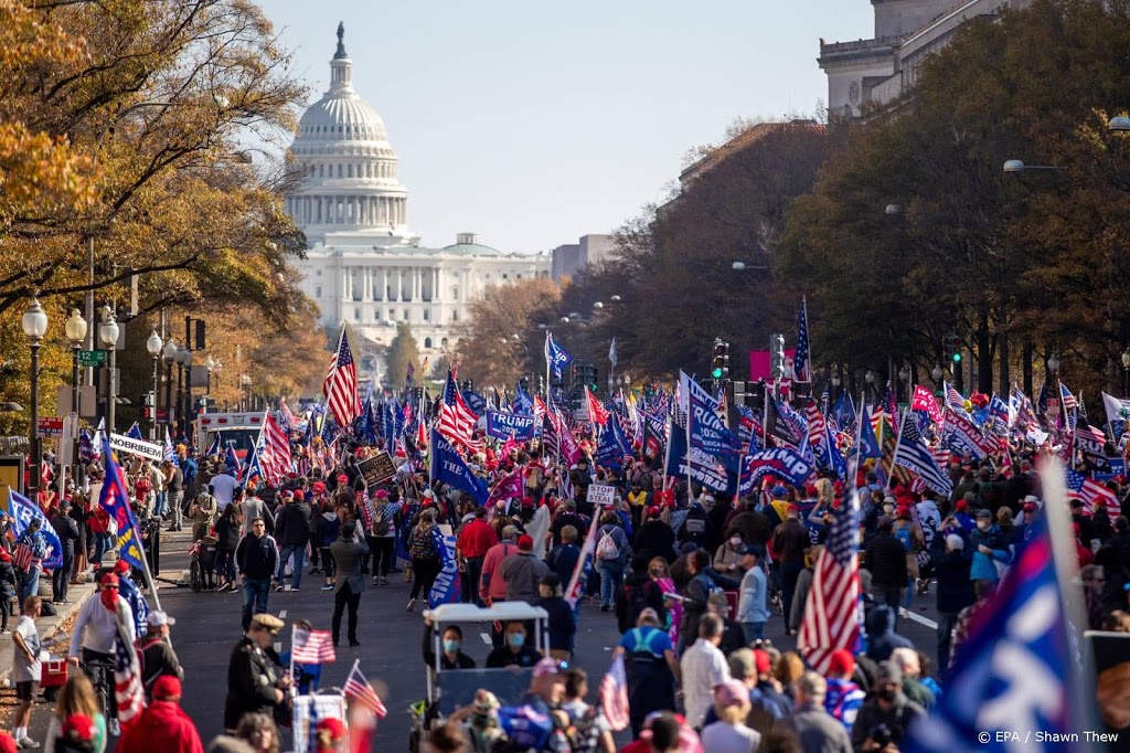 Duizenden aanhangers Trump in Washington de straat op