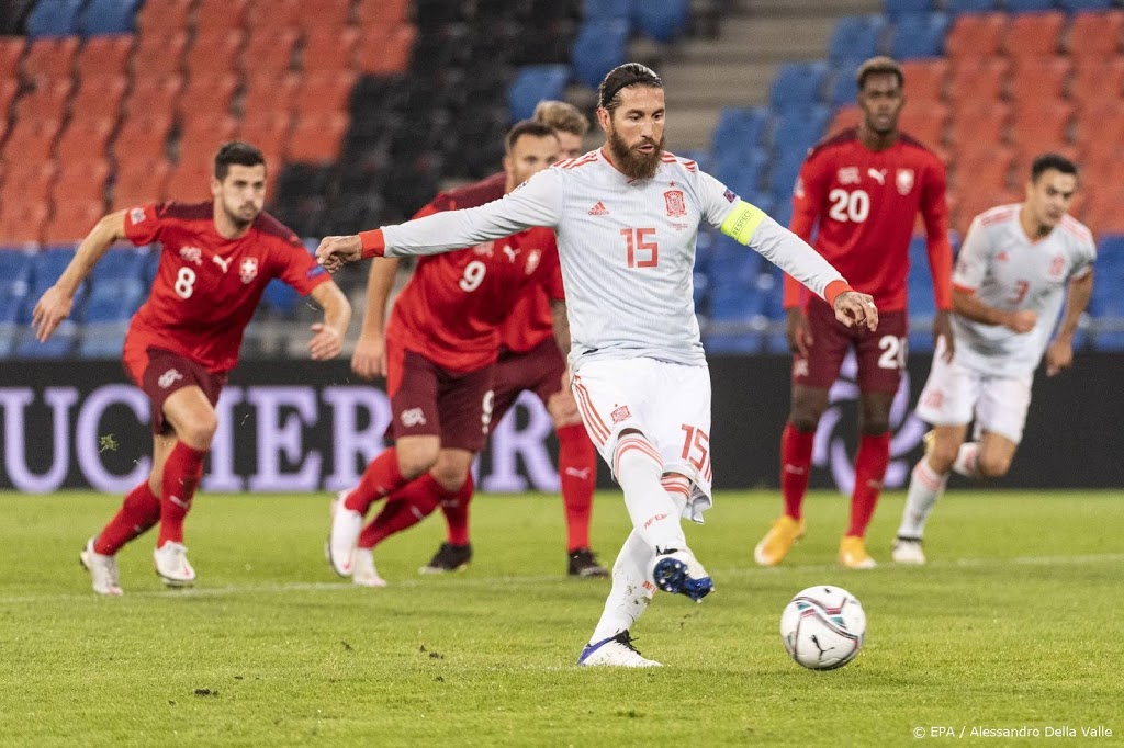 Spanje verspeelt koppositie door gemiste penalty's Sergio Ramos