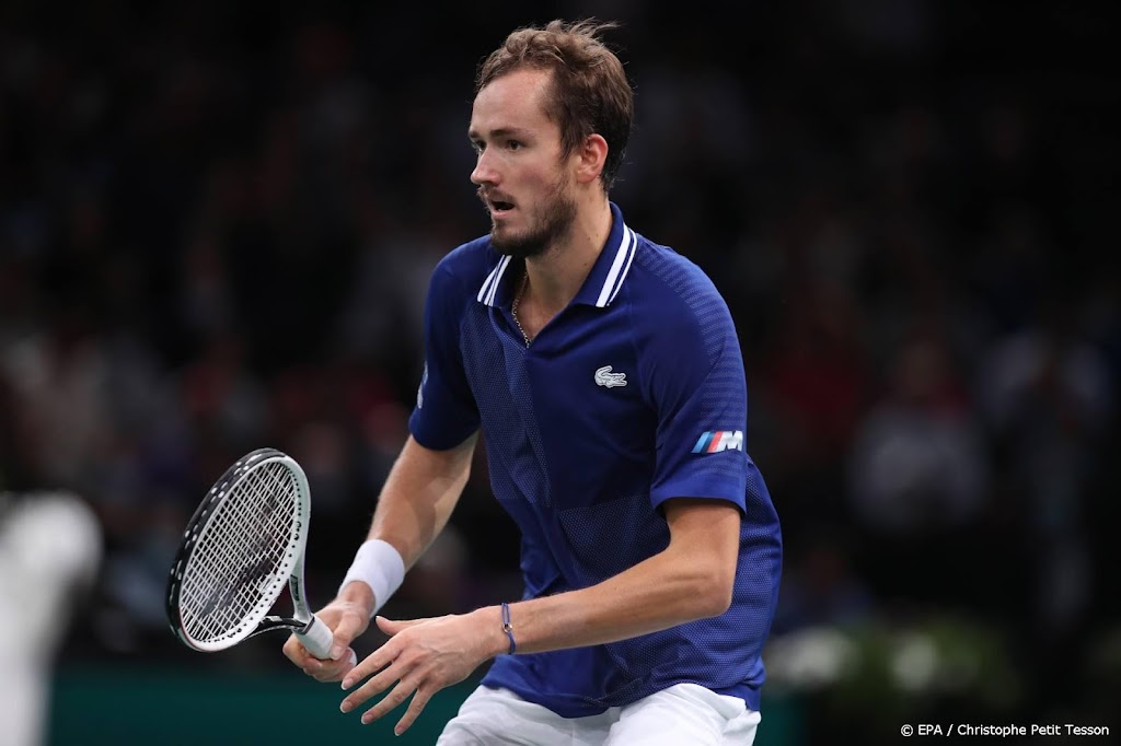 Medvedev begint met zege in drie sets op Hurkacz aan ATP Finals