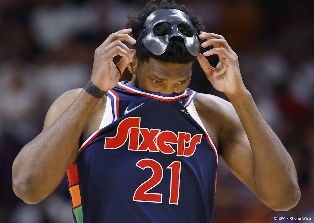 Record basketballer Embiid met 59 punten voor 'Sixers' in NBA