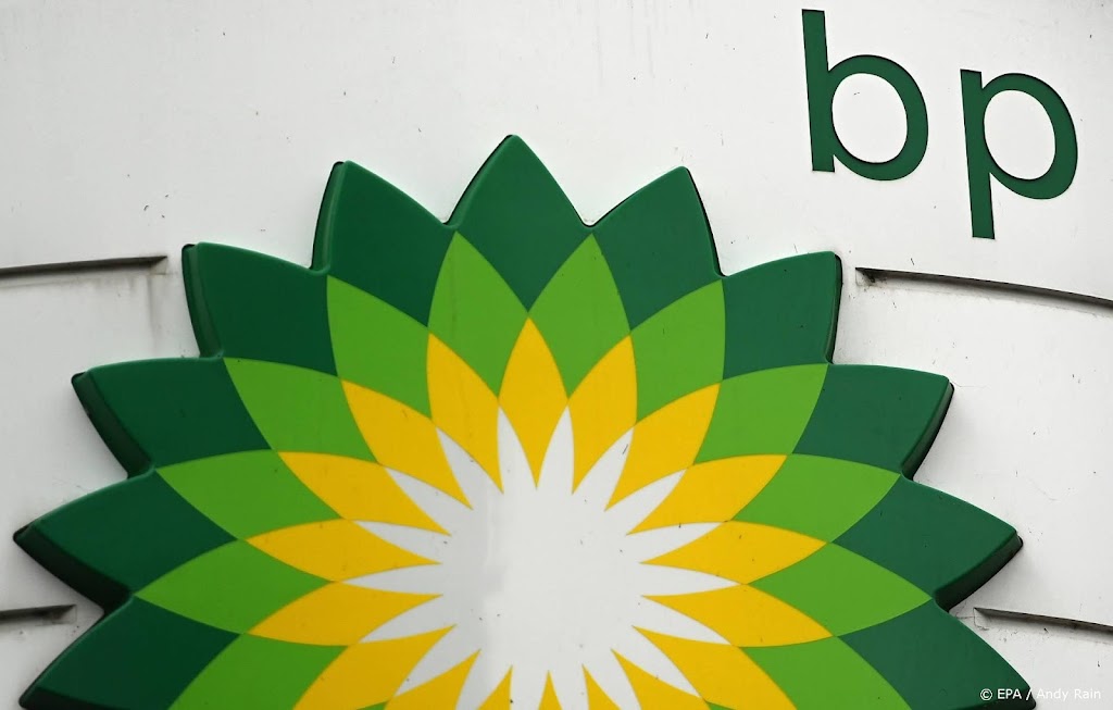 Werknemers olieraffinaderij BP in Rotterdam voeren actie