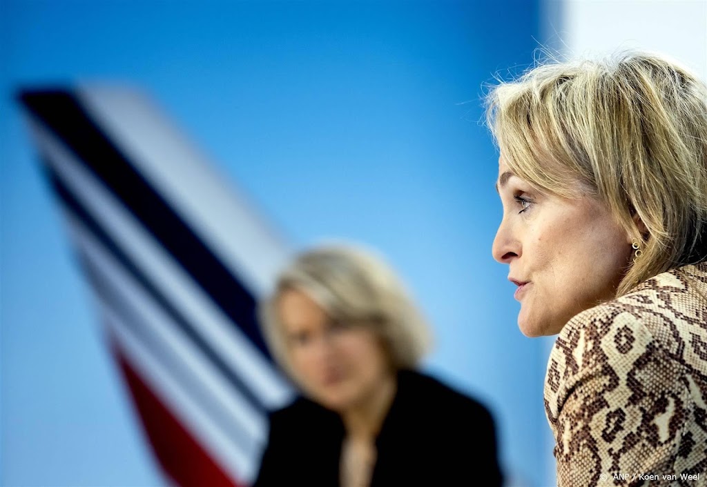 Topvrouw KLM hoopt op oplossing ruzie met VS over krimp Schiphol