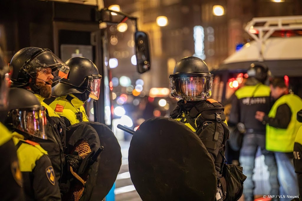 Vier verdachten ongeregeldheden Amsterdam langer vast 