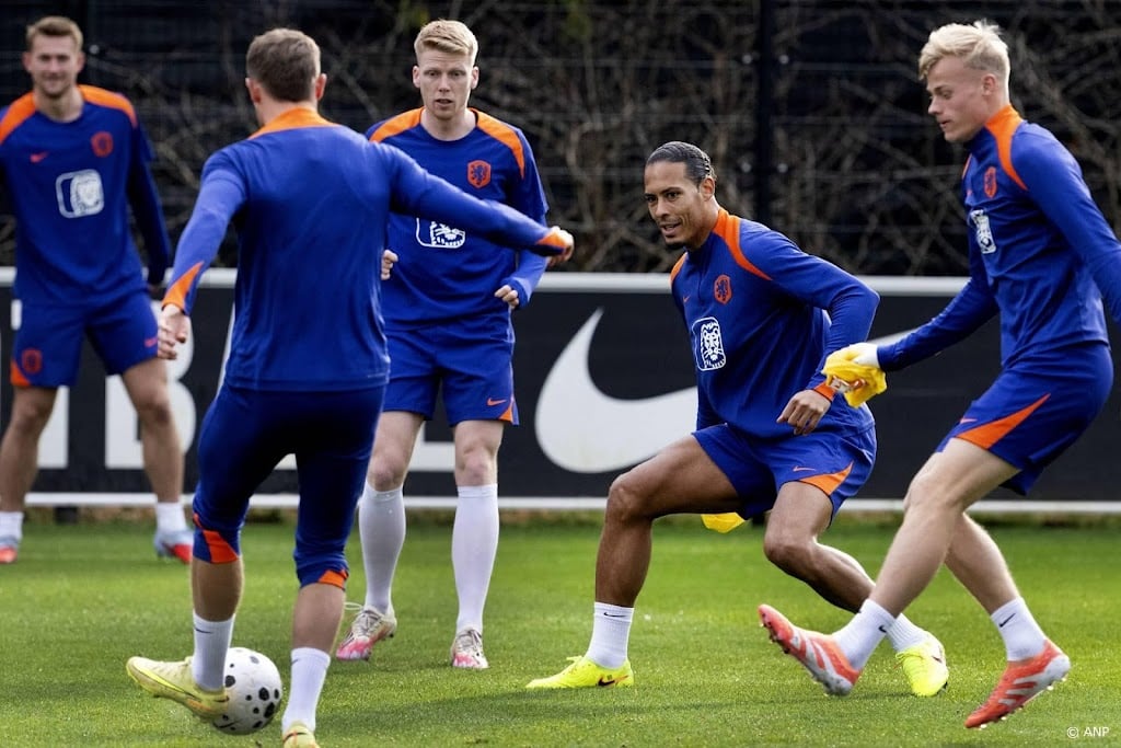 Van Dijk met 71 duels als aanvoerder naast recordhouder De Boer 