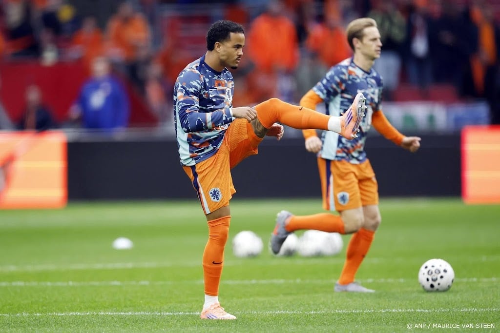 Bondscoach Koeman kiest in uitduel met Polen voor Kluivert