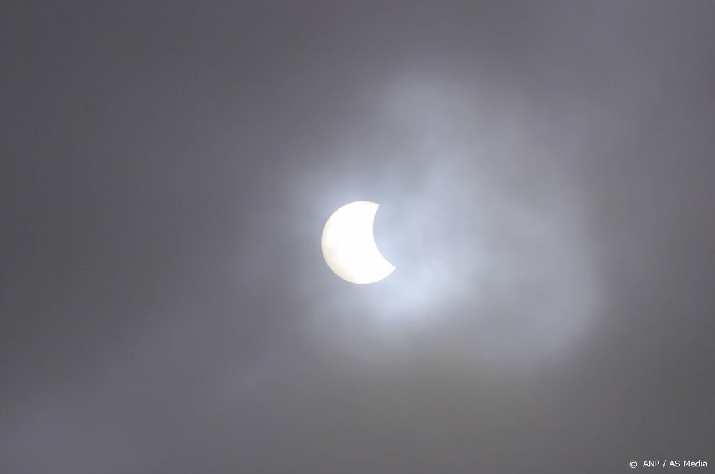 Zonsverduistering boven Zuid-Amerika