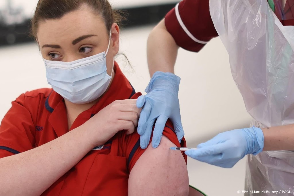Eerste Amerikanen worden gevaccineerd tegen coronavirus