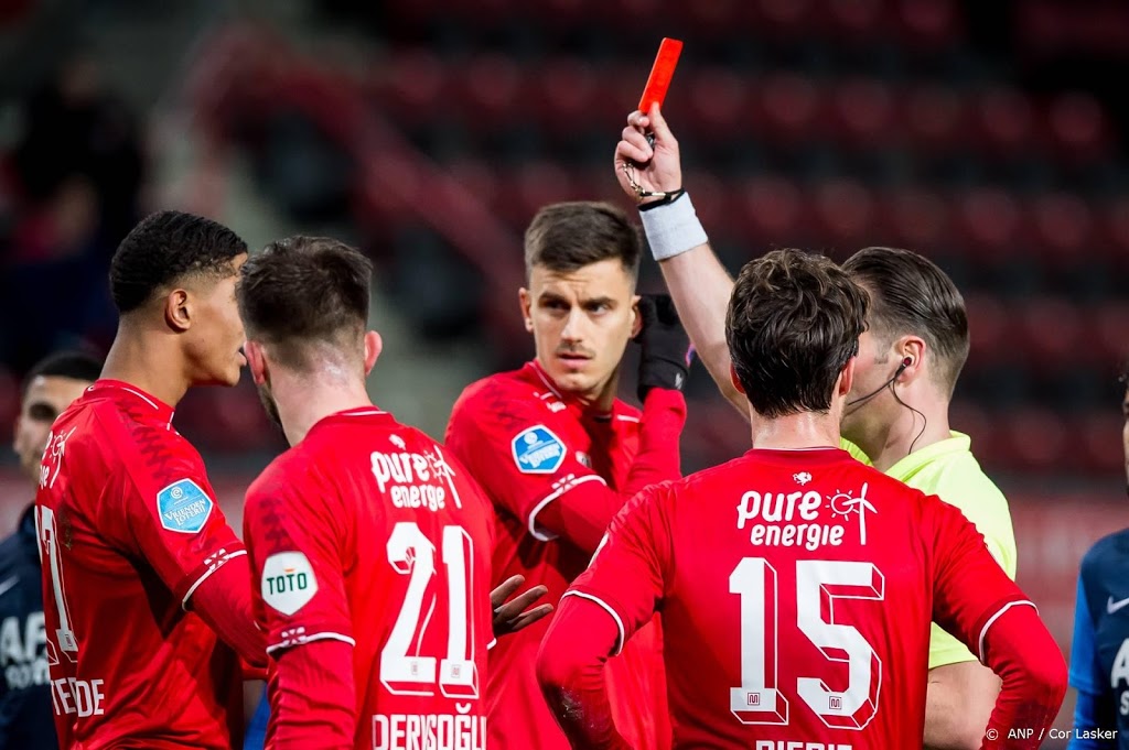 Aanklager seponeert rode kaart Twente-verdediger Oosterwolde