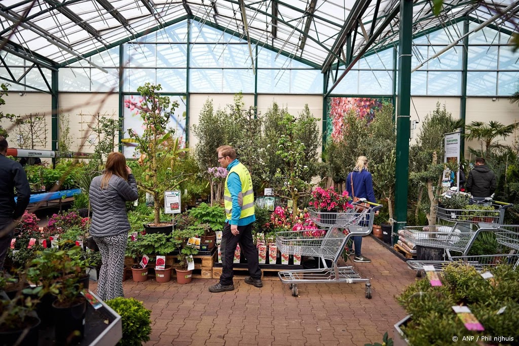 'Sluiting tuincentra en bloemenwinkels treft kwekers hard'