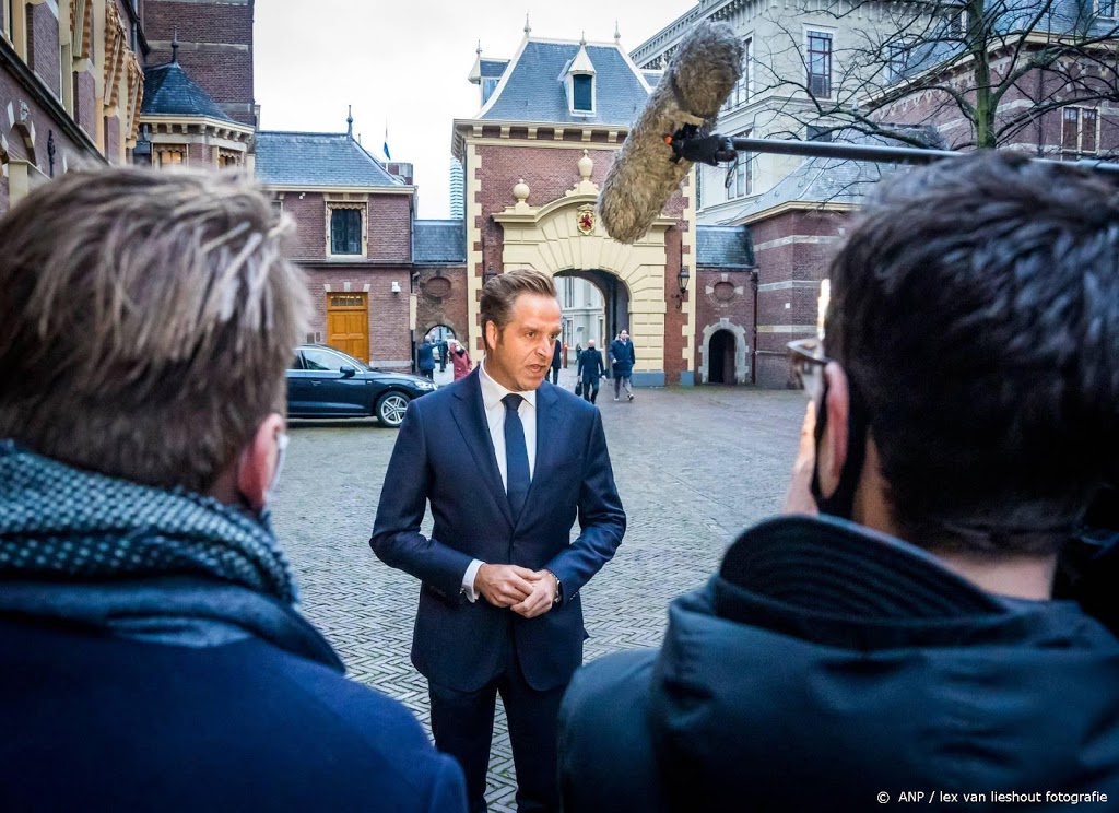 De Jonge: scholen ook dicht om ouders thuis te laten werken