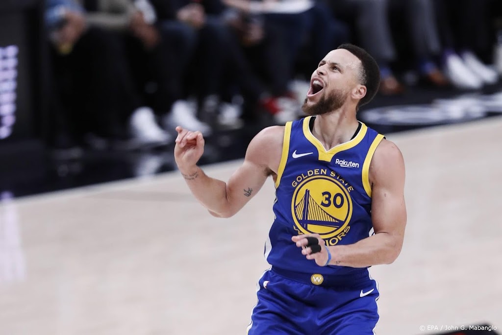 Basketballer Curry heeft NBA-record driepunters bijna binnen