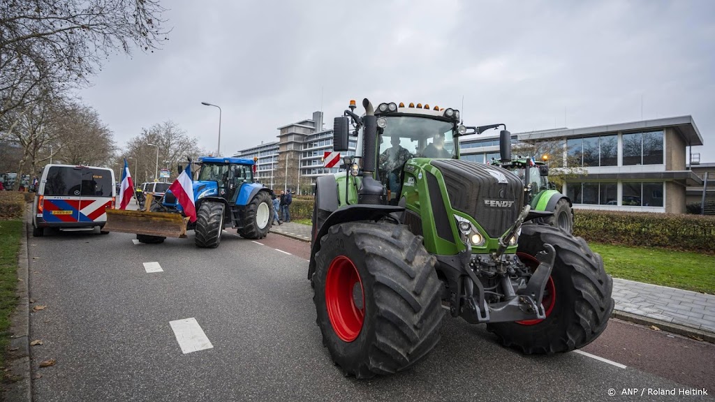 Boeren voeren actie bij bijeenkomst met Adema in Drachten