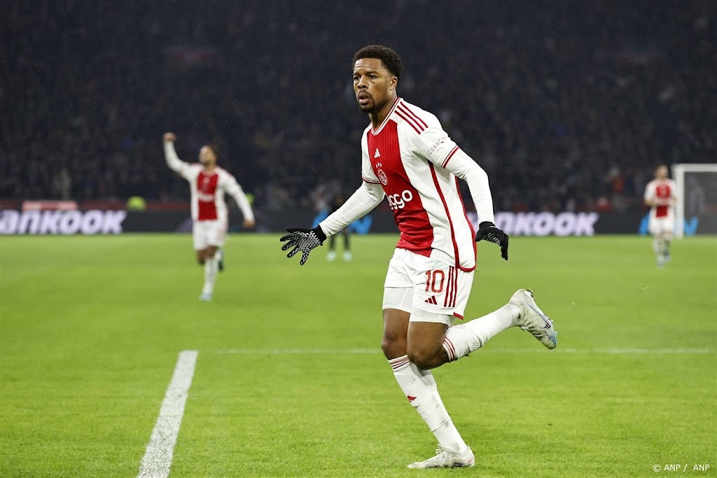 Ajax verslaat AEK Athene en gaat verder in Conference League 