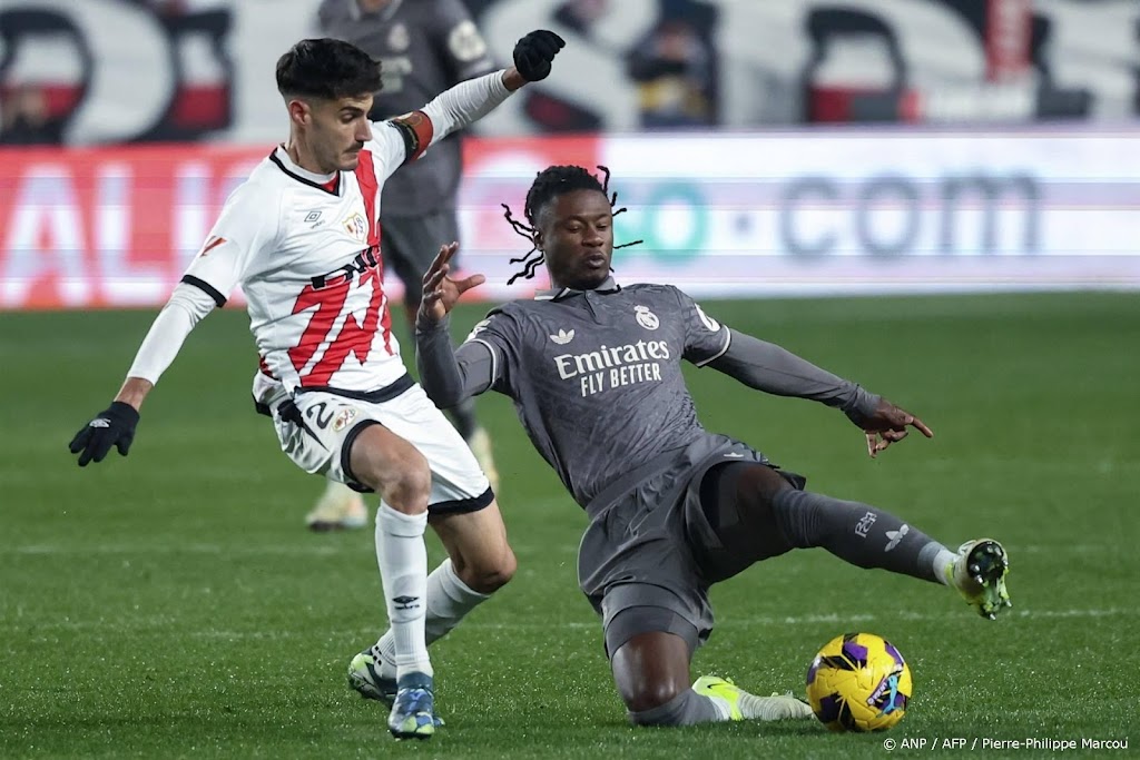 Real Madrid verzuimt koppositie te pakken in spectaculaire derby