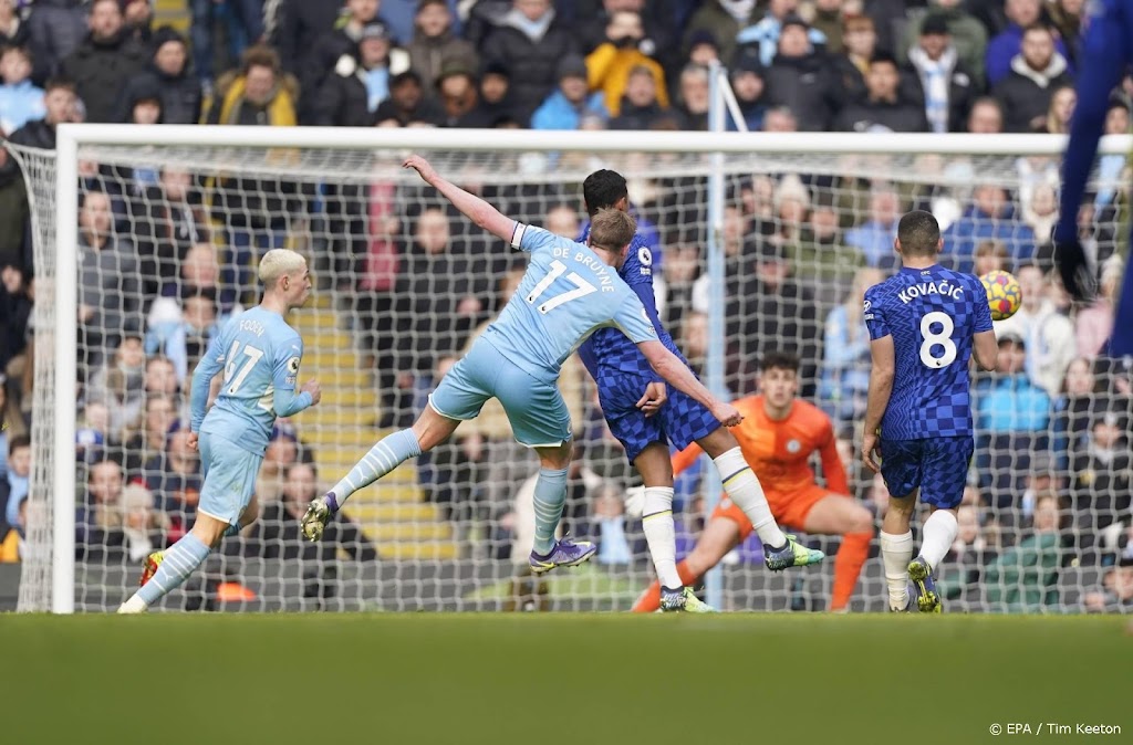 De Bruyne schiet Manchester City naar zege op Chelsea