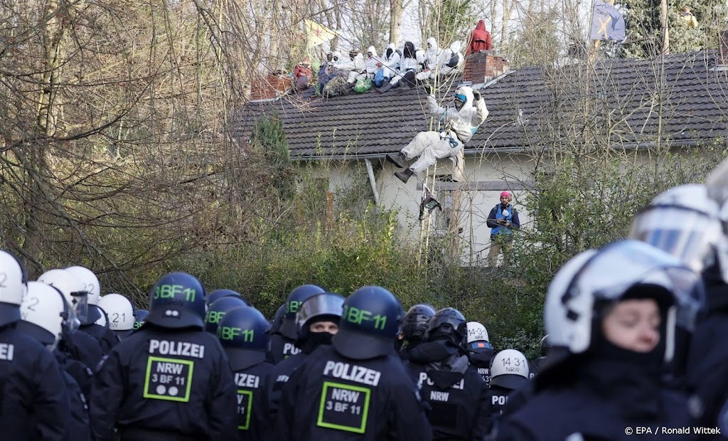 Politie gaat zondag verder met ontruimen bruinkooldorp Lützerath