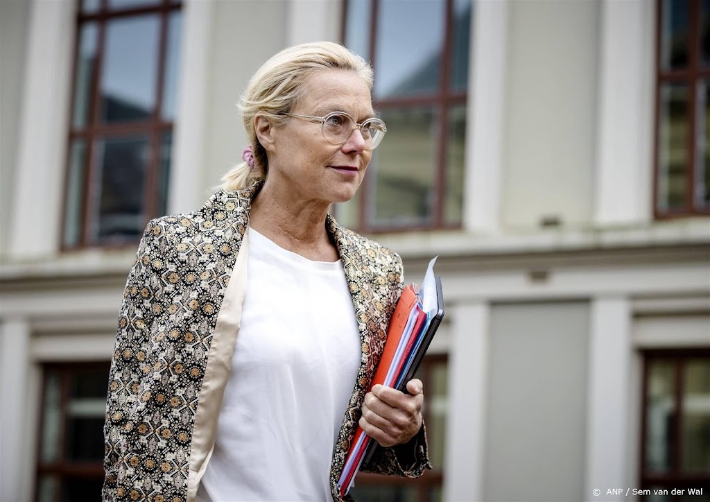 Kaag: rechts-extremisten en complotdenkers bedreigen democratie