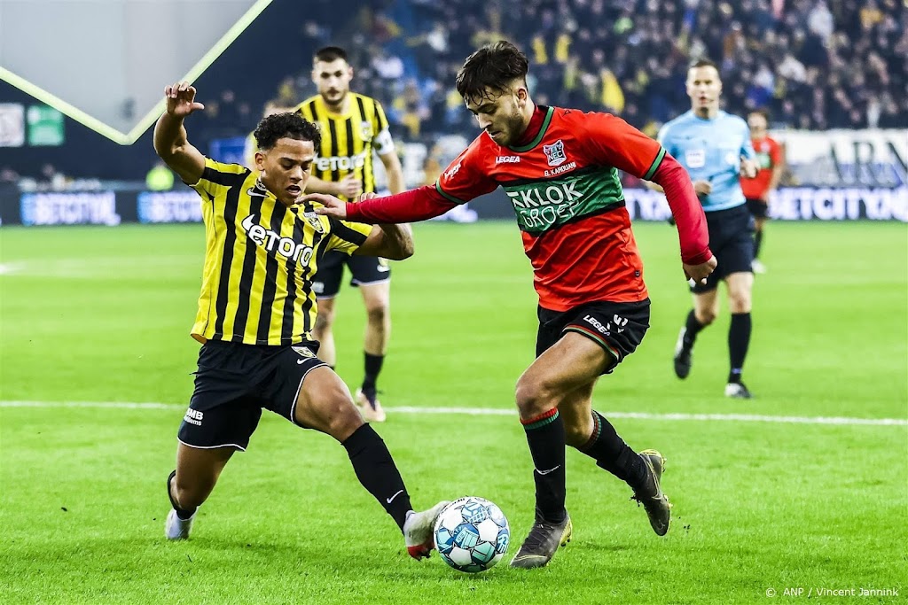 NEC houdt Vitesse op 0-0 in derby na vroege rode kaart Tannane