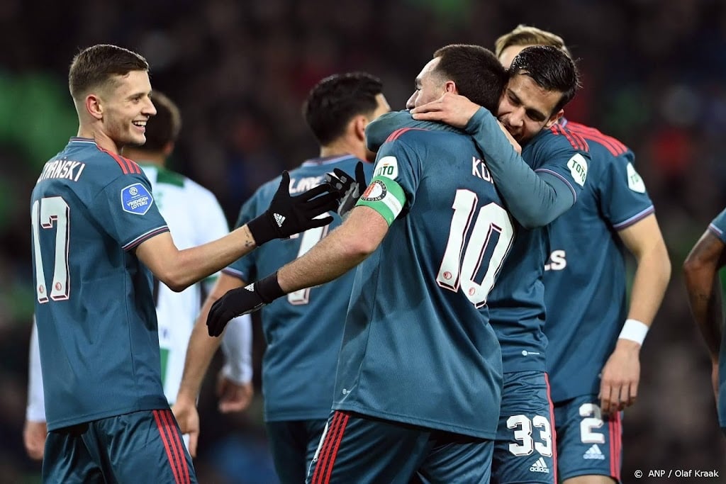 Feyenoord verstevigt koppositie dankzij simpele zege in Groningen