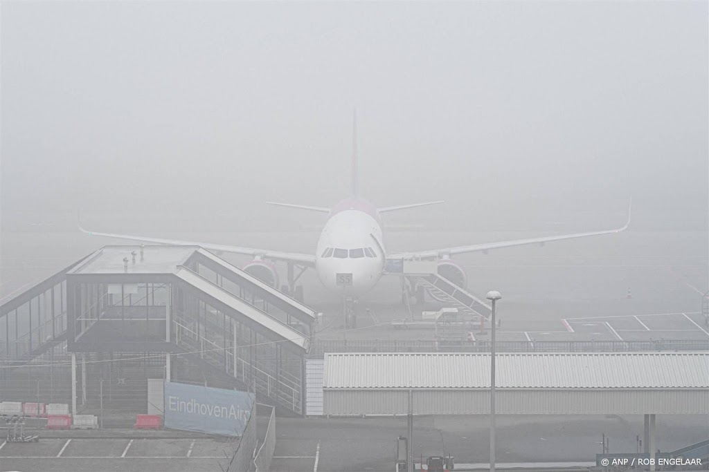 Vliegverkeer Eindhoven Airport ligt helemaal stil door mist