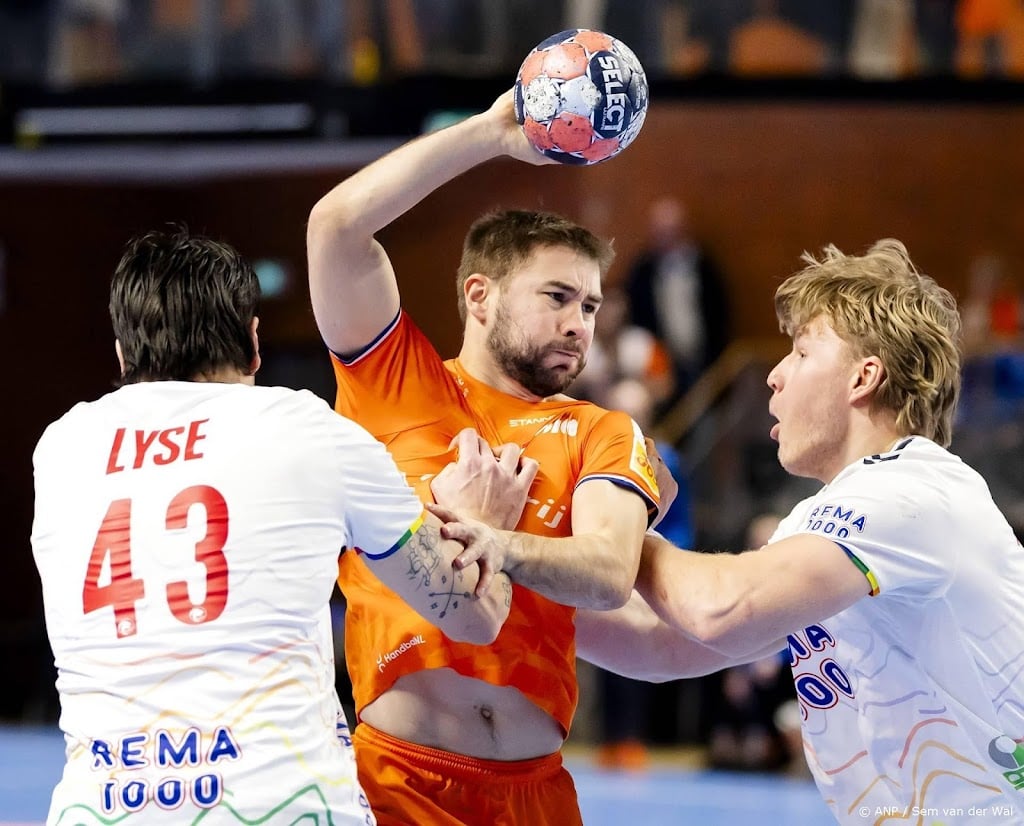 Handballer Steins wil op EK olympische droom levend houden