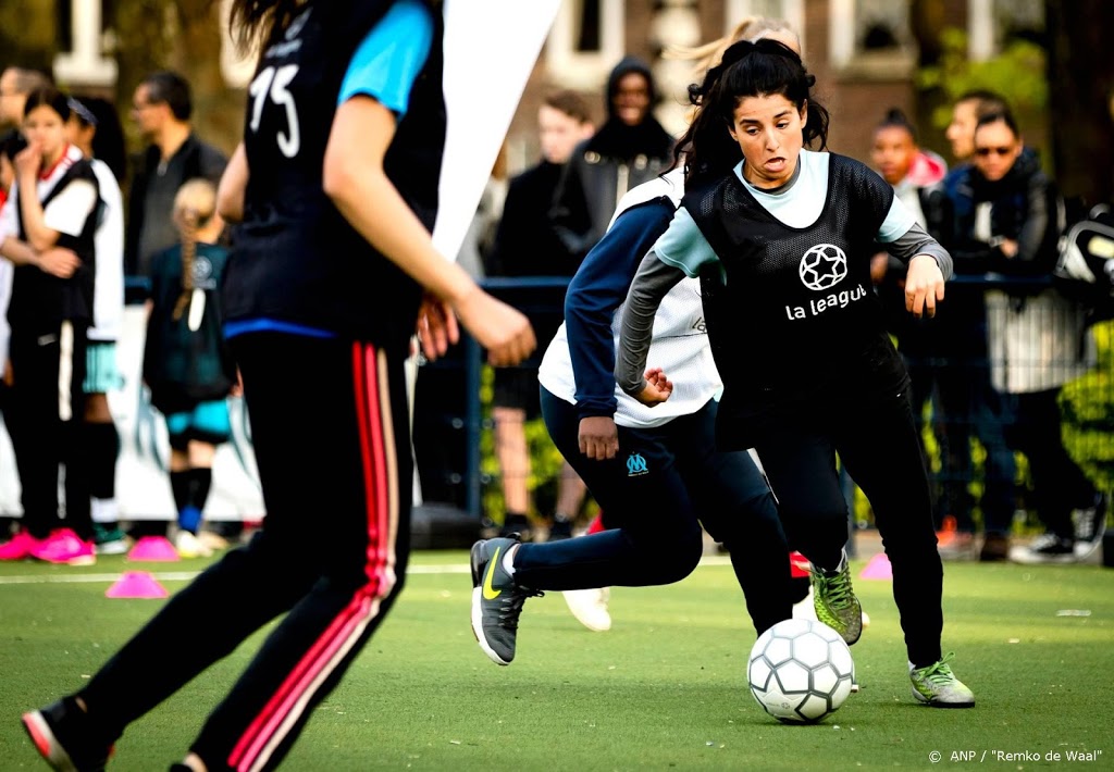 KNVB wil in 5 jaar naar 200.000 voetballende vrouwen