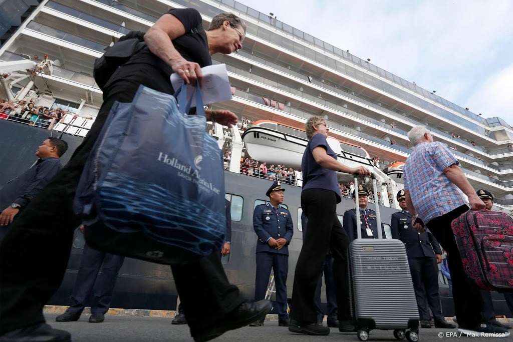Groep cruisegangers Westerdam mag niet reizen via Schiphol