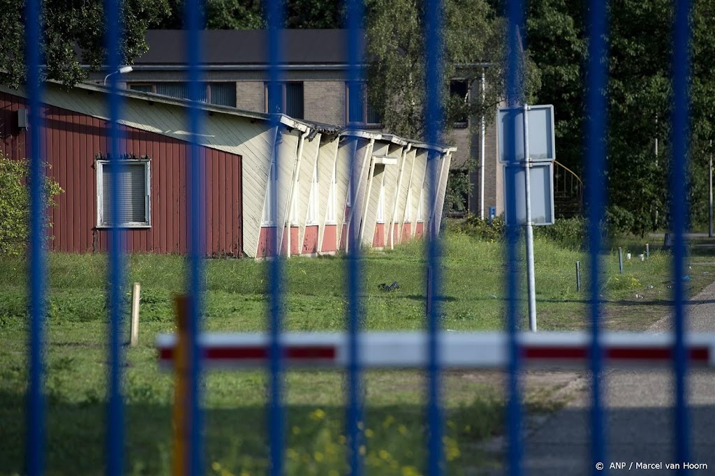 Bus stopt niet meer bij azc Budel om overlast