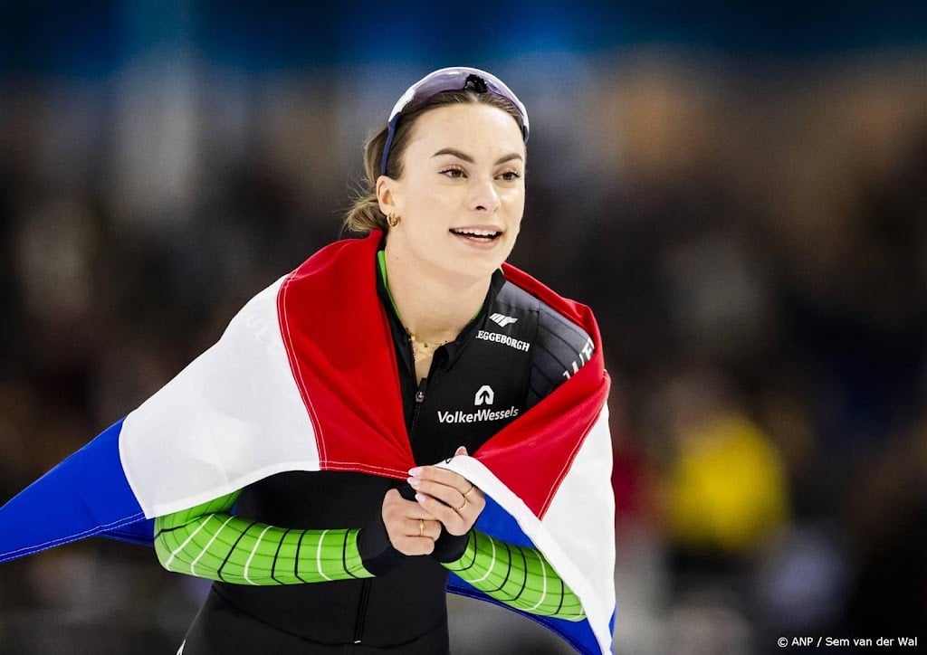 Schaatsster Kok met tweede baanrecord naar titel op 500 meter