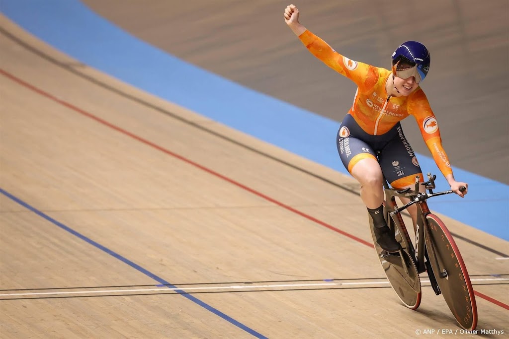Baanwielrenster Van de Wouw wint EK-goud op kilometer tijdrit