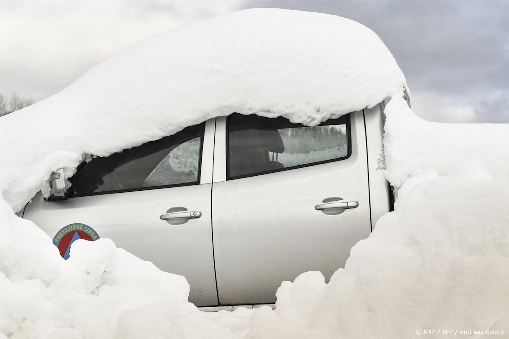 Ruim honderd gewonden bij groot auto-ongeluk in Zweedse sneeuw