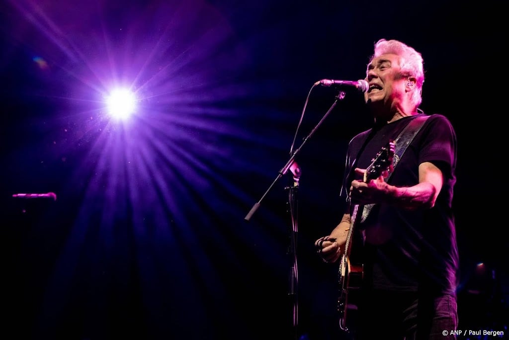 Veiling gitaar Kooymans levert 28.000 euro op voor ALS-onderzoek